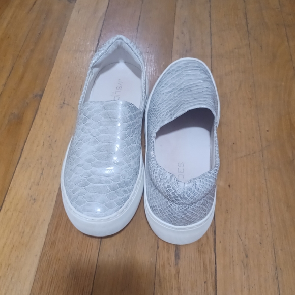 LIKE NEW J Slides Silver Snakeskin Shimmery Sneakers Womens Size 5.5 - Picture 7 of 15